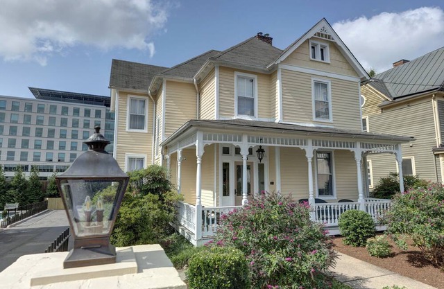 Downtown Boutique Hotel The 200 South St