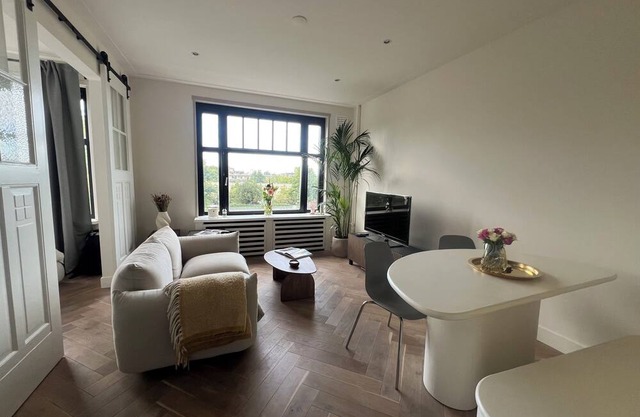 Wonderful 2bed flat with balcony in charming Amsterdam Oost, near Amstel canal
