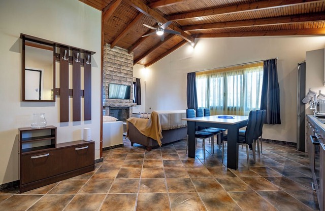 Seaside Serenity Retreat – Nea Makri by ΜΡS