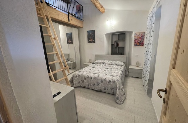 Charming 2-bedroom apartment in adorable Menosio with AC, WiFi