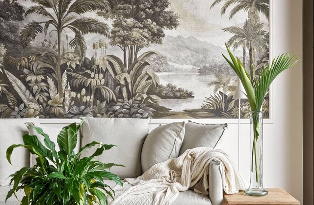 The Palmetto. Heated pool, walk to beaches, cafes & shops