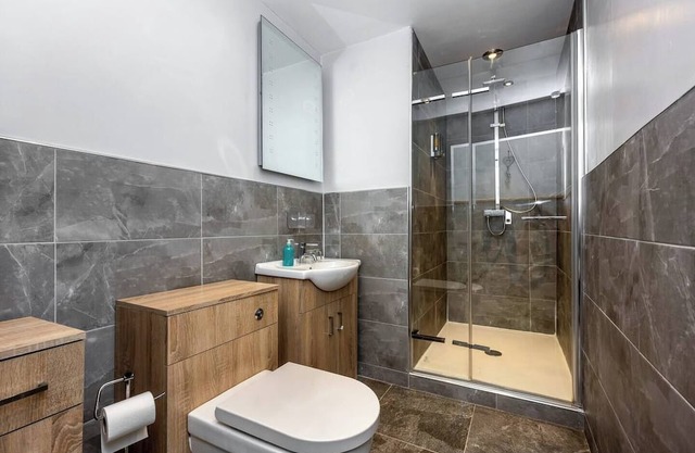 En-Suite Single Room, Microwave & Fridge, Parking