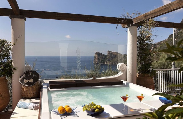 My Rental Homes - Villa Avion with Jacuzzi hot tub and a wonderful sea view