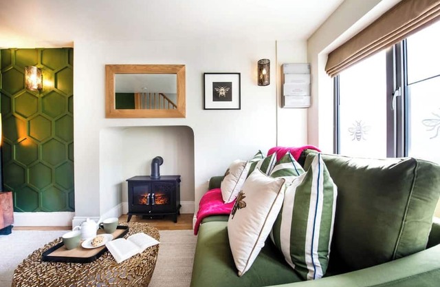 Cosy cottage for couples in the heart of central Ludlow with free parking permit