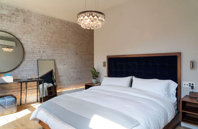 Charming Industrial; Chic Guest Studio in Wonderful Johnstown, OH