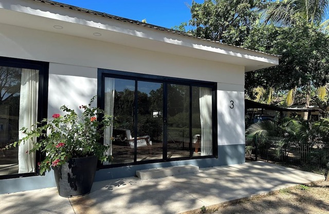 Unique 8-bedroom Beach Farm with garden & macaw sanctuary in San Jose de Pinilla