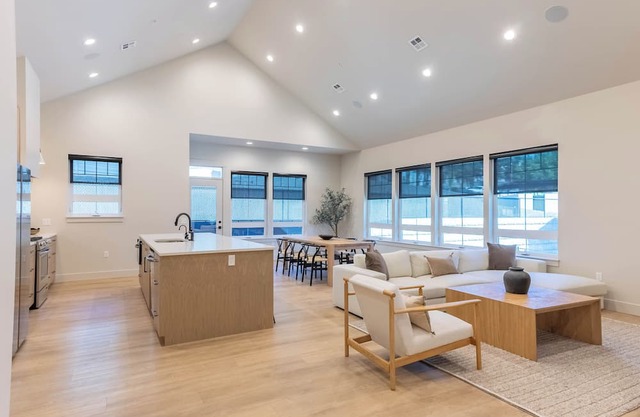 Westgate Apartment Homes - Luxury Suite