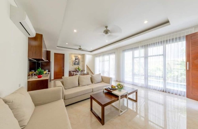 Georgeous 2-Bed Villa with HiSpeed WiFi, Fitness Room, AC and Private Carspace.