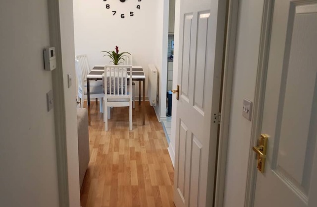 Bijou Nest - Family & Friends