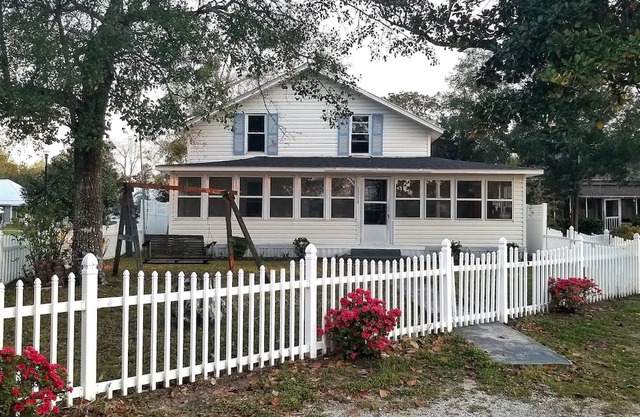 Water View Private Beach Access 2/2 in Orange Beach. 100 yrs old Newly Remodeled
