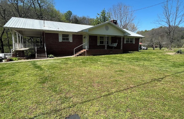 Papaw's Place and Creekside Bungalow are on the same Heritage Farm.