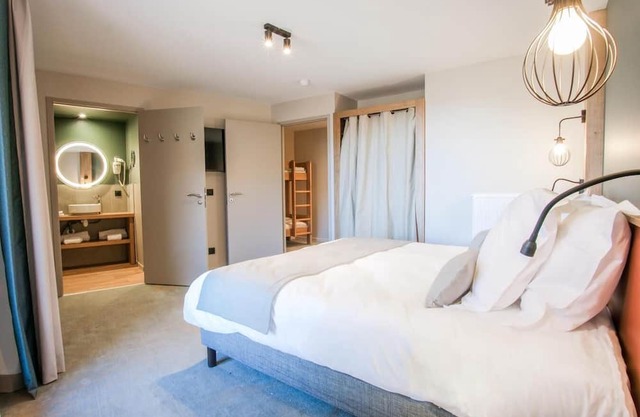 Wifi, 10m from ski slopes, swimming pool, sauna, tv, 27m², Les 2 Alpes