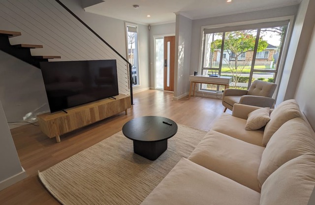 Newly renovated Bentleigh East townhouse near Chadstone. Sleeps up to 5 guests.