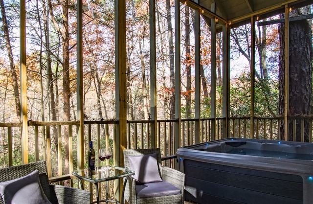 Romantic Hot Tub Cabin Near Helen