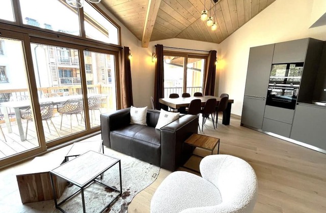 Ski-in/ski-out & foot of the slopes, 3rd floor, swimming pool, balcony, tv, ski locker, 83m²