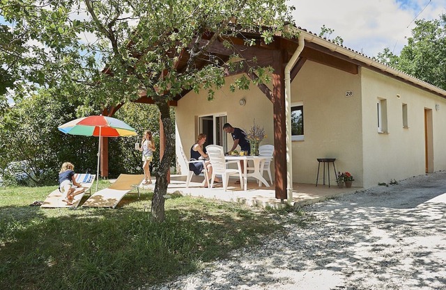 Holiday home with a terrace Mauroux