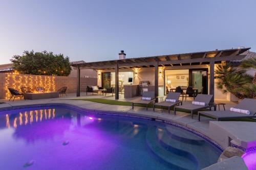 Palm Retreat - Pool, Spa, Firepit & Putting Green home