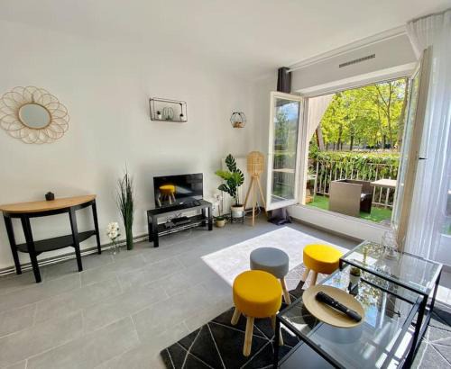 LE COSY studio proche PARIS avec parking & terrasse