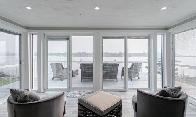 Wolcott House | Relaxing Bayfront Home
