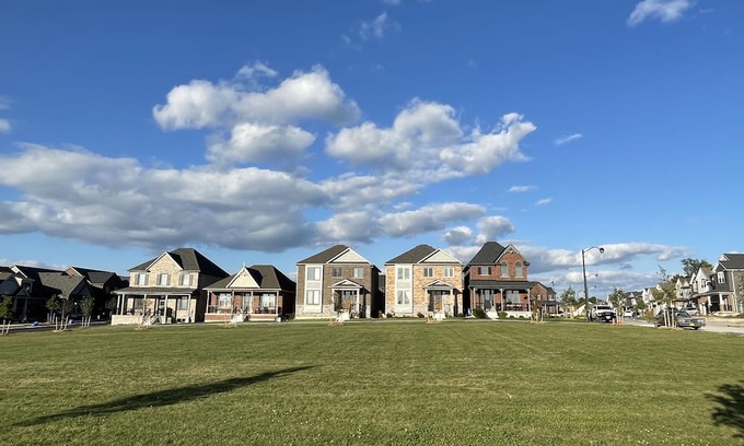 Peterborough House | Stylish house with dedicated office in beautiful neighborhood