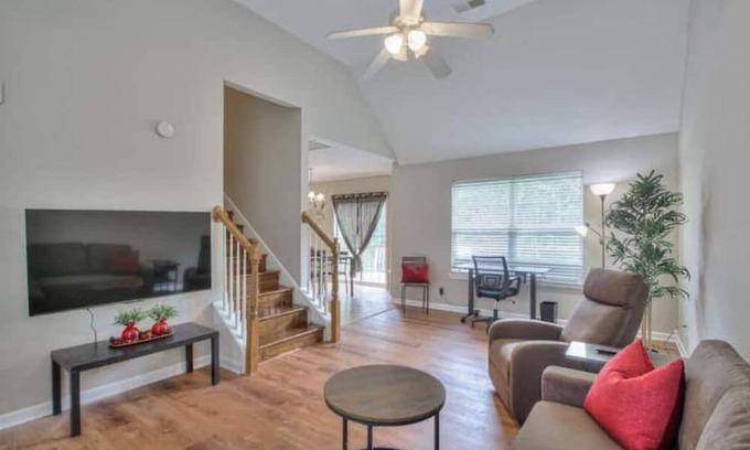 Smyrna House | Clear Circle- Modern 3/2.5 near everything! Smryna- Off I-24!