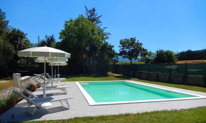 Smirra House | Belvilla by OYO Villa Laura