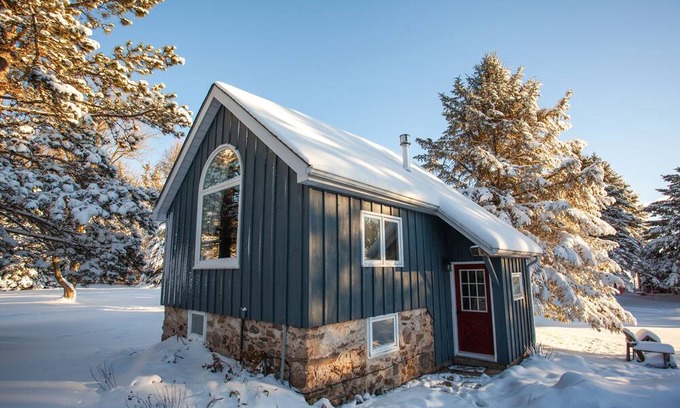 Adjala-Tosorontio Other | The MEADOWLARK Guest house | Character-filled farm guest house on 8 acre