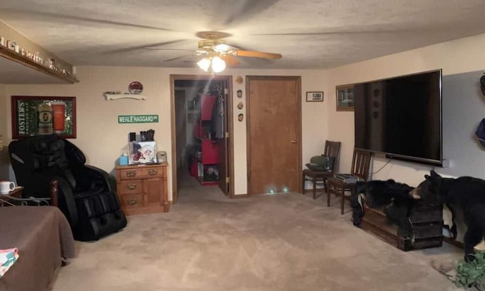 Salina House | Hot Tub, Beautiful view, location, family home, 3 BR, + 2 beds in 2nd LR, 3 bath