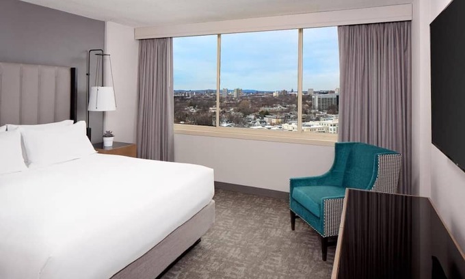 MIT House | King Room at a 4⭐️ Hotel