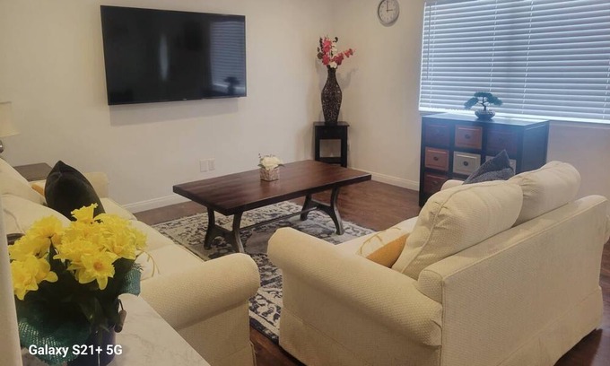 Paramount House | Nice and cozy house ready for your relaxing vacation, quiet and space you need