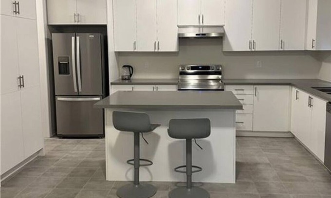Stayner House | LUXURY HOME JUST 10 MINUTES AWAY FROM WASAGA,BLUE MOUNTAIN AND COLLINGWOOD