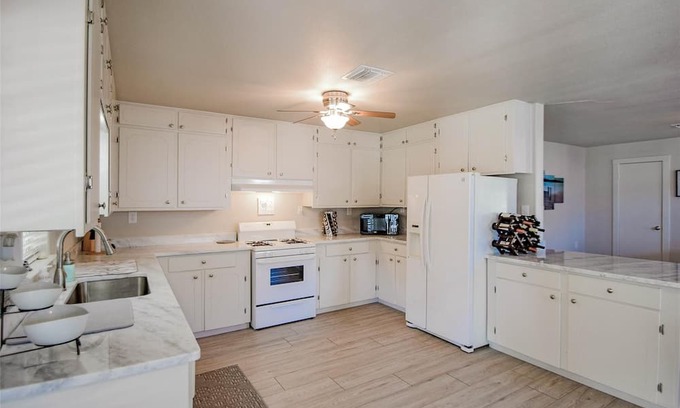 Granbury House | Waterfront Lake House with private boat launch and dock