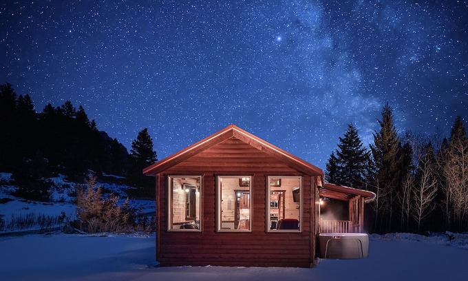 Big Timber Cabin | Creekside Cabin - Cute Log Cabin on Big Timber Creek
