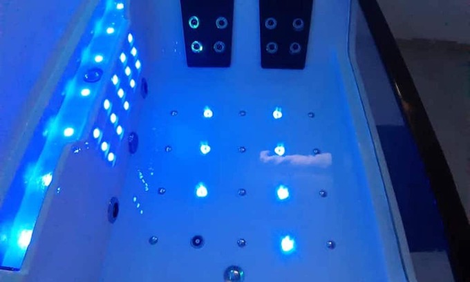 Waterloo Apartment | Homerez - Nice apartement for 4 ppl. with jacuzzi at Waterloo