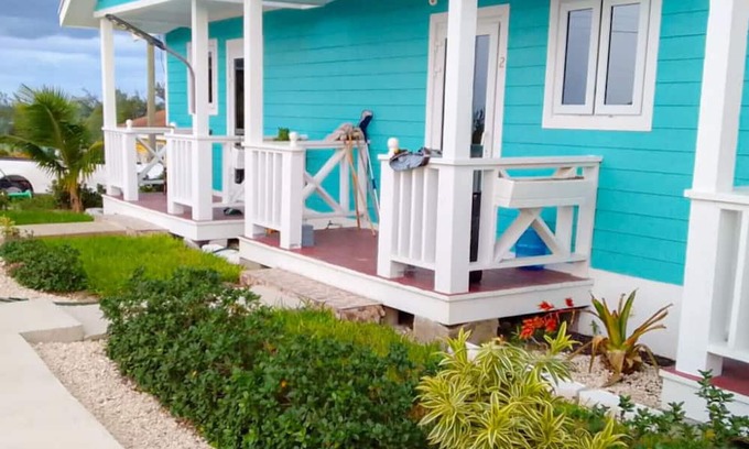 Rolleville Cottage | 1-2 MINUTES AWAY FROM THE BEACH