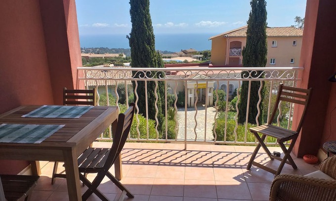 Les Issambres Apartment | Apartment Le Hameau des Issambres, sea view on the Gulf of St Tropez