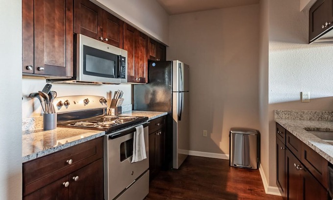 Bentonville Apartment | Modern Apartment in Prime Location (ID8347X53)