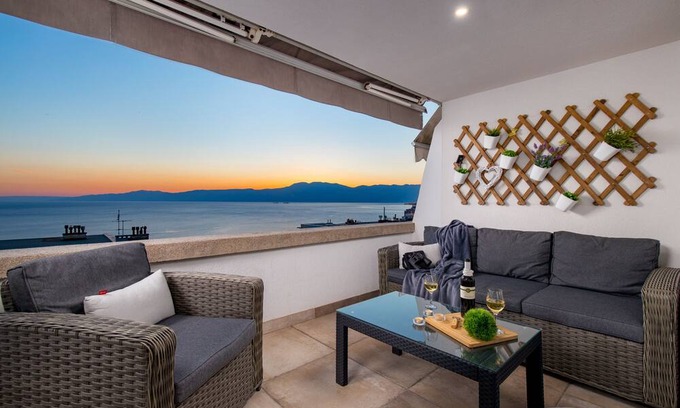 Sodici Apartment | Newly renovated two-room apartment with a unique view of the entire Kvarner.