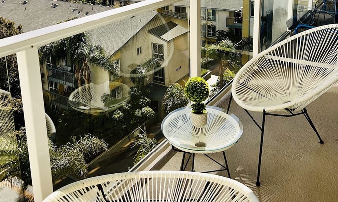 Marina del Rey Apartment | Beautiful apartment with amazing ocean views. Walking distance to Venice Beach!