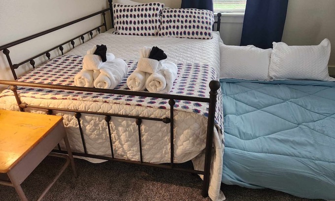 Pocatello House | King Bed Pet Friendly ISU Park House Seconds to Pool and Zoo in Summer