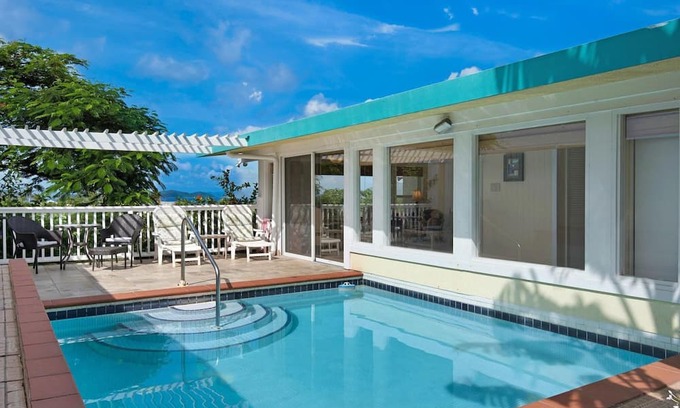 Red Hook Resort | Private Pool villa. Walk to Sapphire Beach