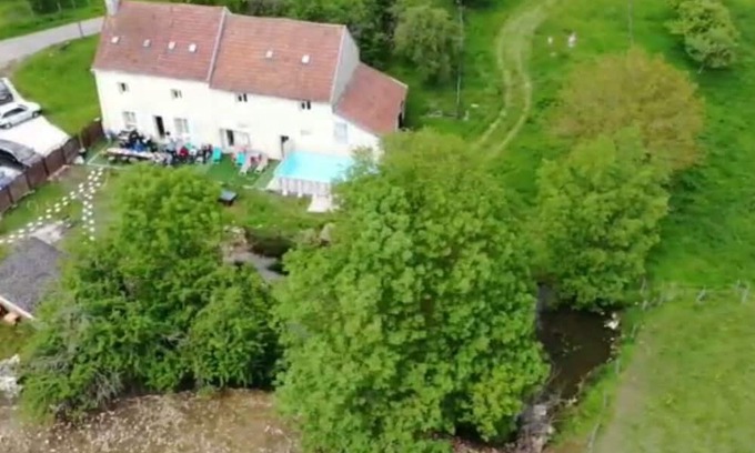 Verdelot House | House with many rooms, summer swimming pool, disco, 14 rooms