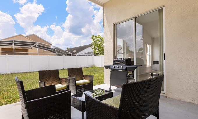 Chatham Park House | Upstay 3BR Family-friendly Stylish Retreat w Patio
