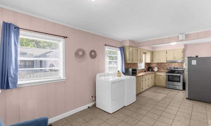 Shannon House | 57th Blushing Bungalow