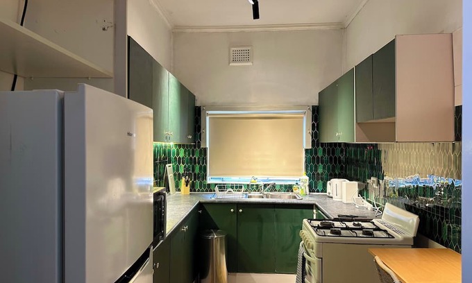 Bankstown House | Modern Vintage Single & King size Rooms