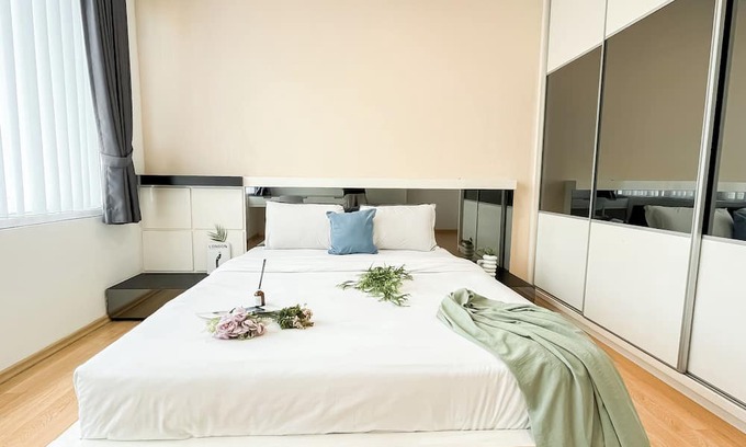 Senayan Apartment | Spacious Luxury 2Br Apartment With Extra Room At Fx Residence