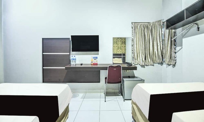 Panakkukang Hotel | OYO 94781 Hotel Lucky Inn Makassar