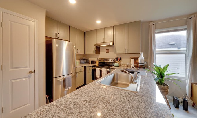 San Antonio Cottage | Easy Access to Dtwn San Antonio: Suburban Home