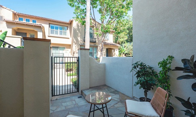 Irvine Industrial Complex-East Apartment | Private Entry Suite w Patio Bath Kitchenette