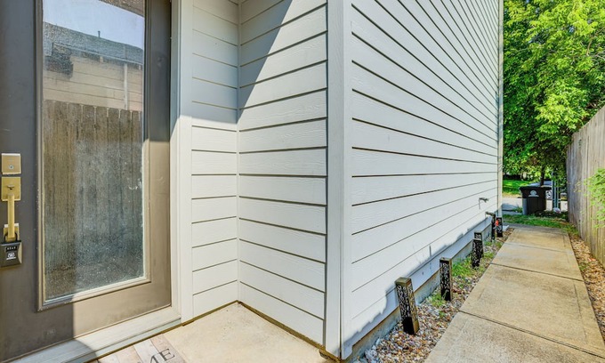 Northside Cottage | 2 Mi to Dtwn: Modern Houston Home w/Private Patio